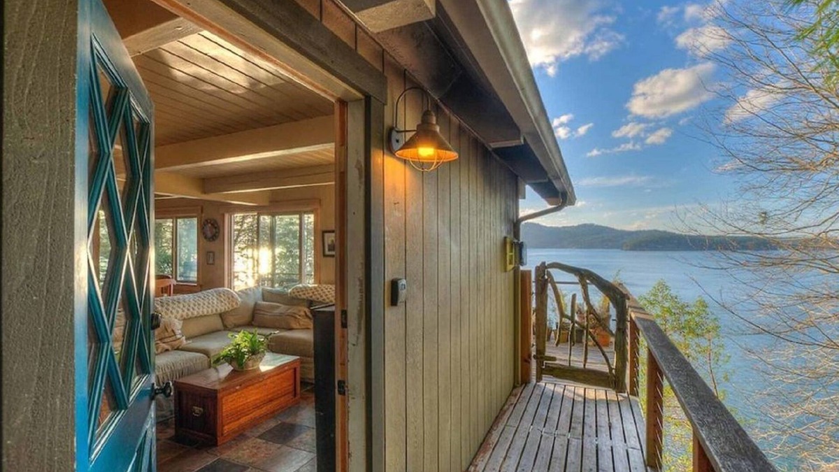Eastsound House | 3BR Cottage with Gorgeous Sunsets, Private Beach and EV Charger