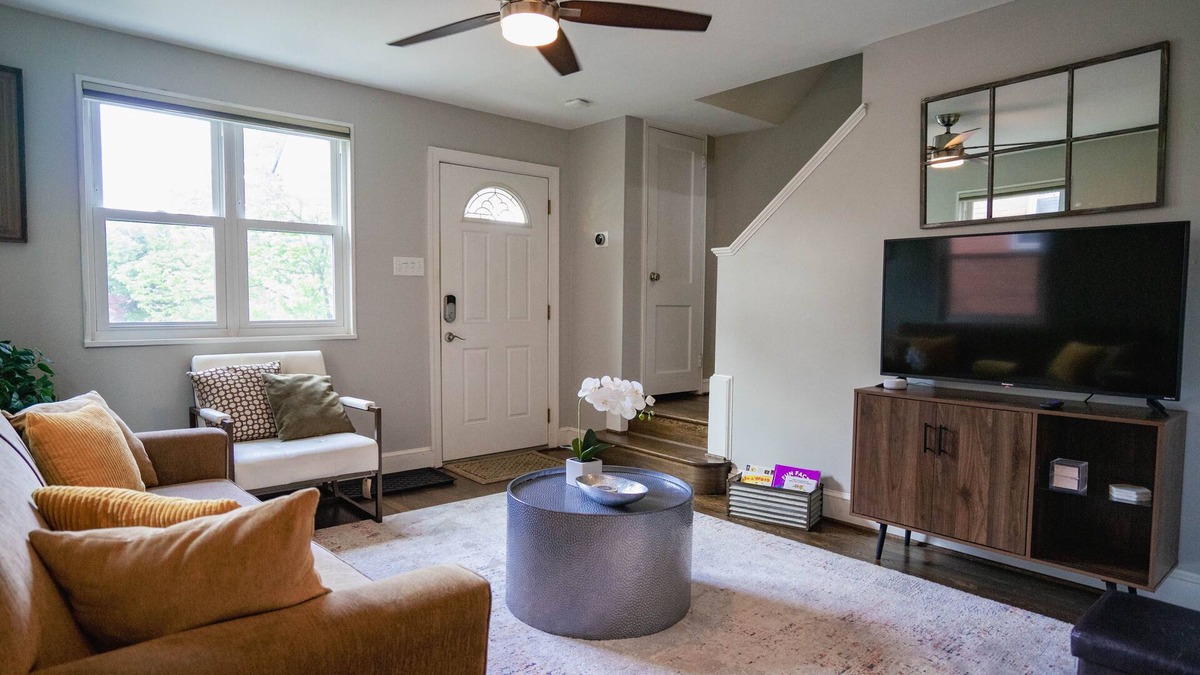 Southeast House | 3BR DC Retreat - Close to National Mall, Sports & Concerts