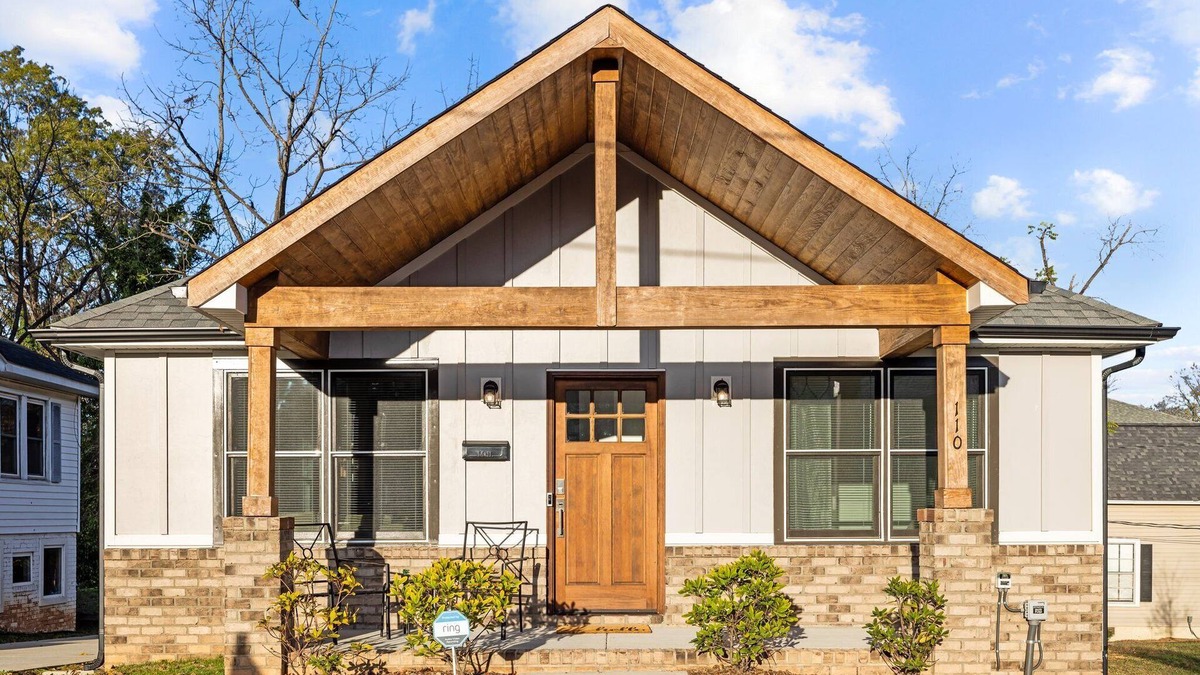 Salisbury House | 3BR Downtown Retreat King Bed Cozy & Fast WiFi