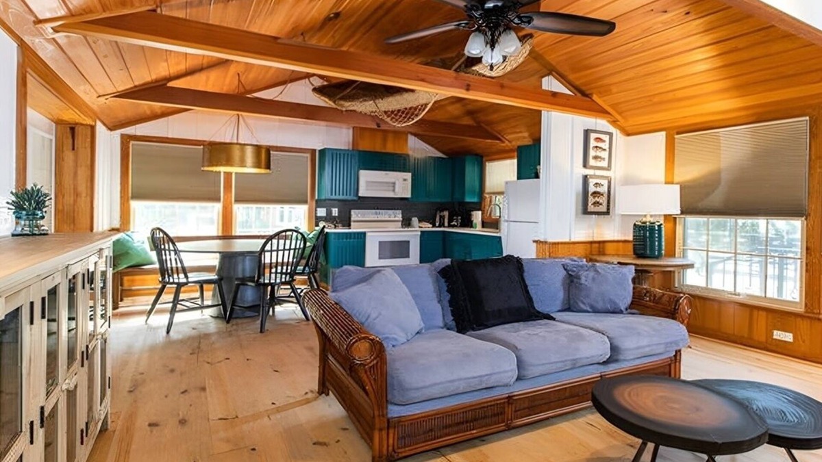 Captiva Hotel | 3BR Family Cottage | Porch | Pools | Free Parking | Tropical Captiva Stay
