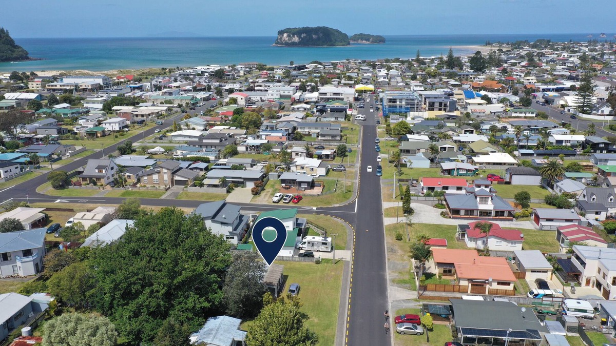 Whangamata House | 3BR Family-Friendly Home, Steps from Shops & Beach