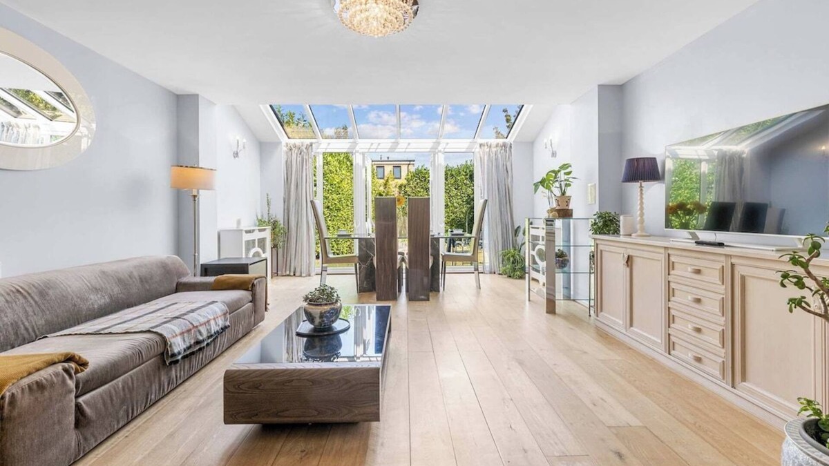 Greenhithe House | 3BR Family Retreat | Parking & Garden by Bluewater