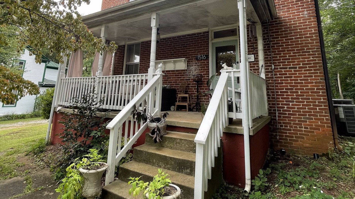 Woolen Mills House | 3BR Historic Downtown Hidden Gem - Family friendly!