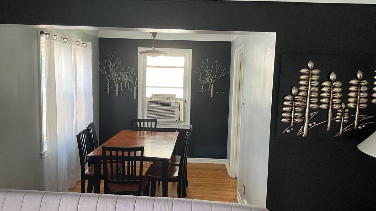 Detroit House | 3BR home 20’ Dtn Detroit, near Corewell Health Hos, Meijer’s Major Bus Routes