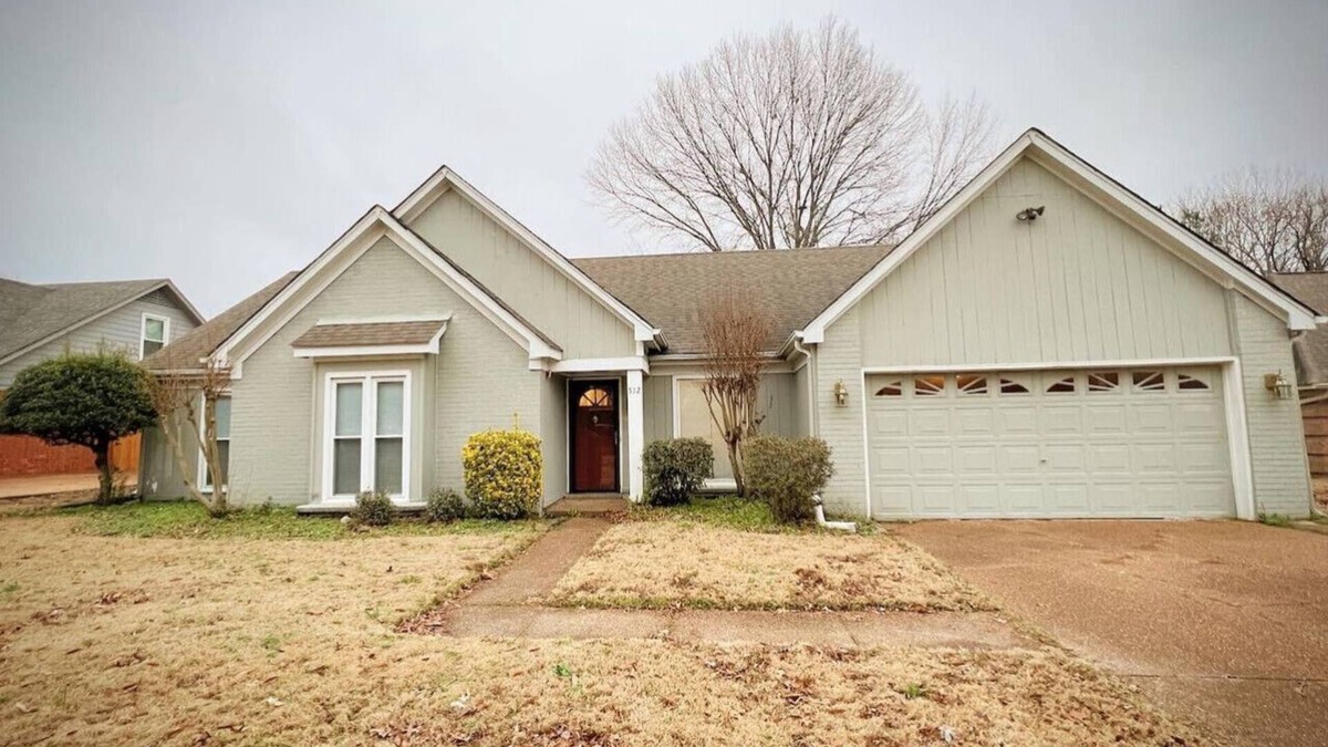 Cordova House | 3BR Home Cordova Hot Tub, Lake Access and Backyard