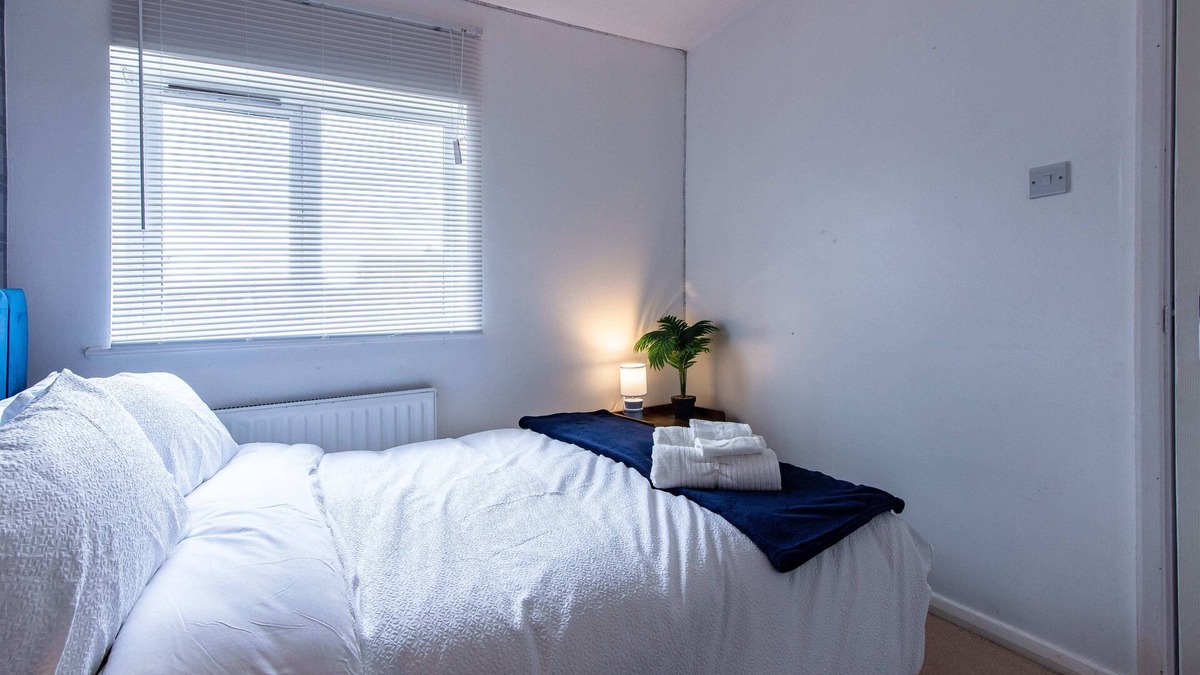 Bedford House | 3BR Home in Bedford Free Parking, Garden & Family-Friendly Stay