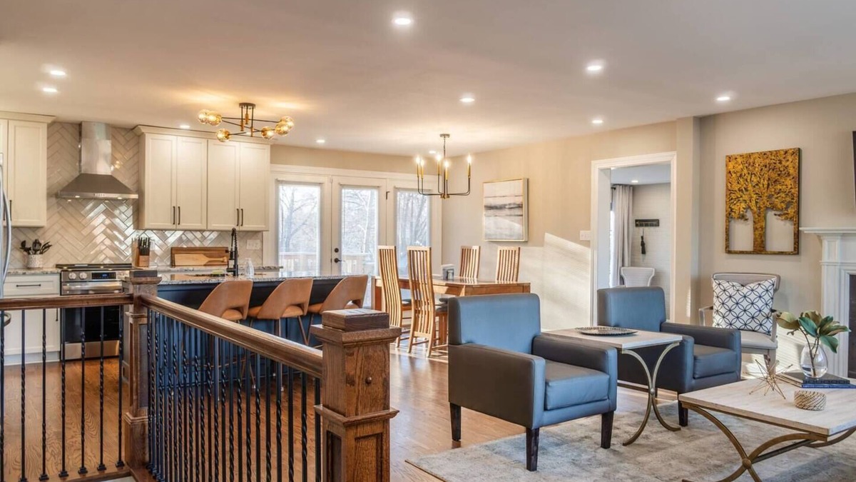 Hayfield Dundee House | 3BR Home Near EVERYTHING | King Beds | Game Room