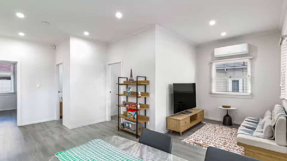 Mount Albert House | 3BR Home w Ample Parking 10 Min to Auckland CBD