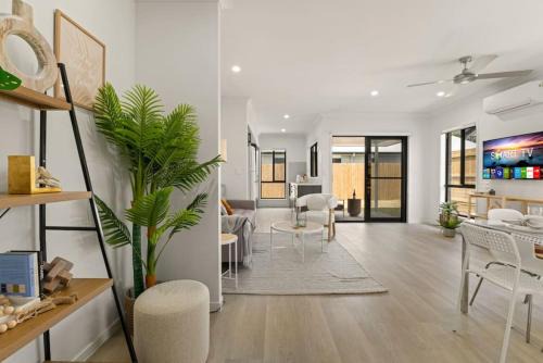Browns Plains House | 3BR home with cozy interior design