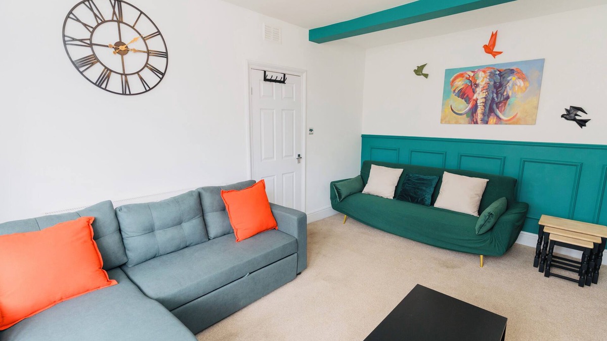 Leicester House | 3BR House-5 Beds-Drivewayx2-WiFi 500Mbps-7 Guests (5 ⭐️⭐️⭐️⭐️⭐️ Ratings Airbnb)