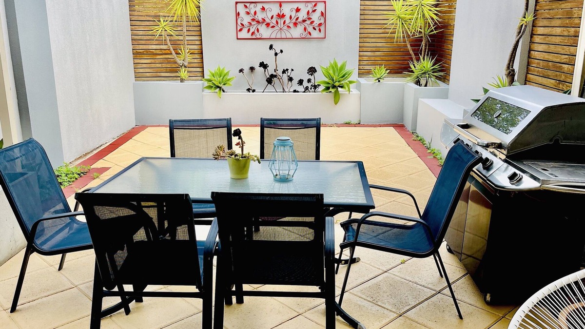Kensington House | 3BR Kensington Holiday Home Close to CBD, Melb Showgrounds Flemington Racecourse