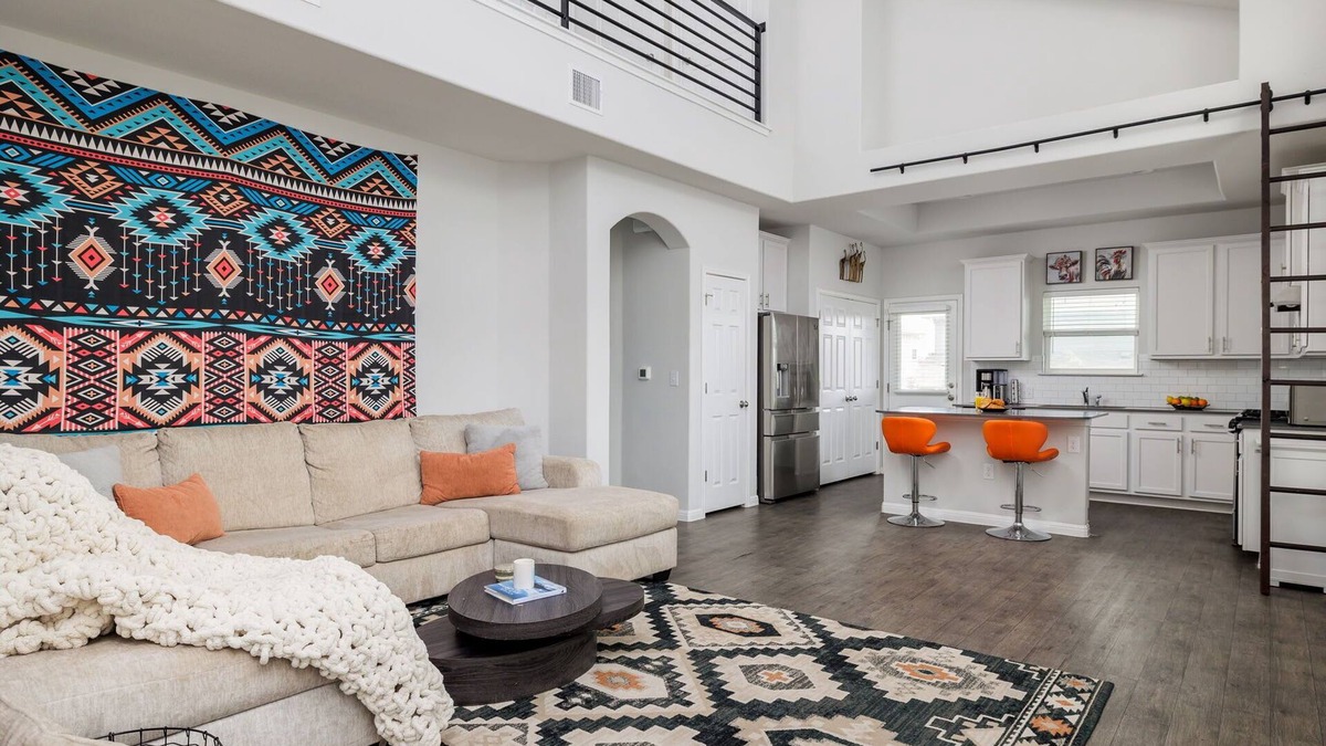 Austin House | 3BR, King Bed, Walk In Shower - The Grove