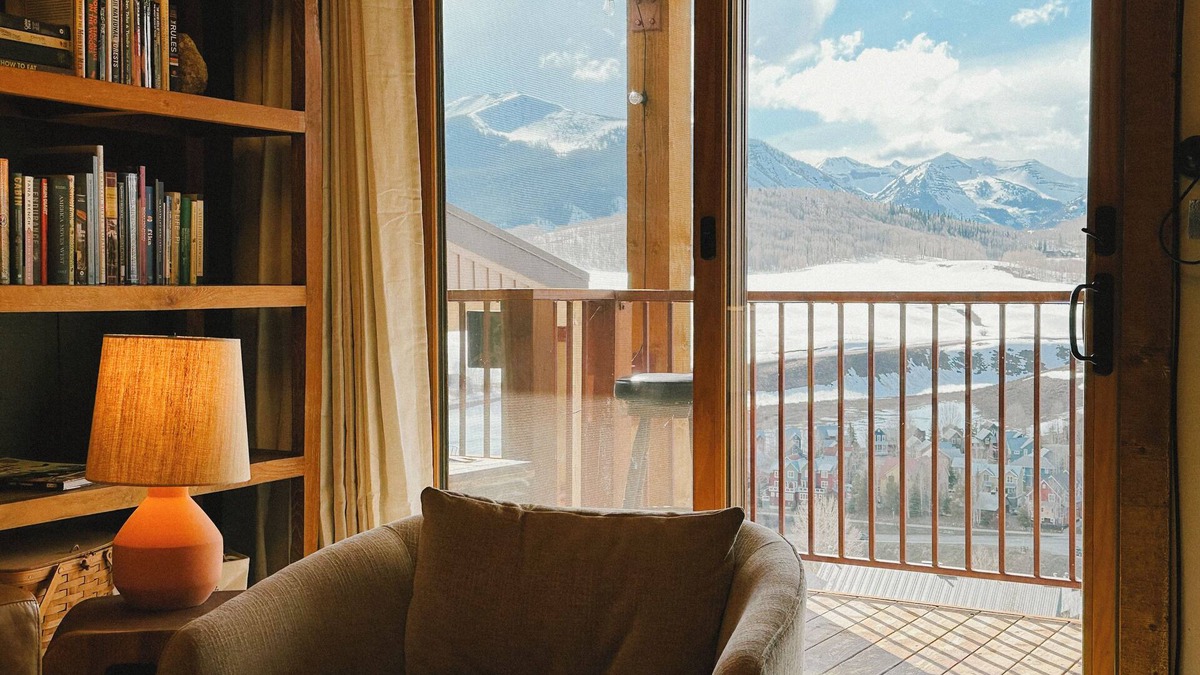 Crested Butte Ski Chalet | 3BR Mountain Condo at the Trailhead w/Huge Views