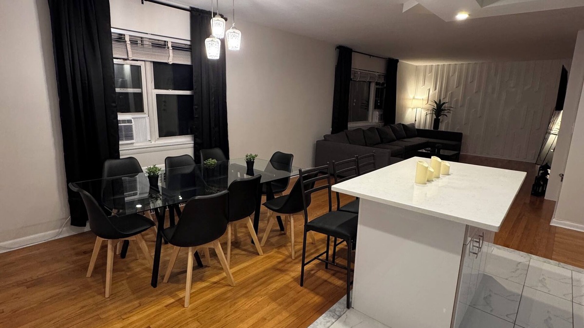 Southeast Yonkers Apartment | 3BR Near NYC Sleeps 10 Metro North & MTA30min city