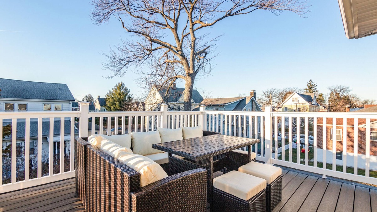 Southeast Yonkers House | 3BR Prime Luxury near NYC w Arcade Room