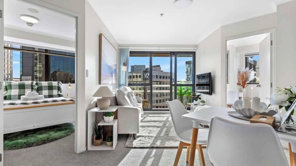Grafton Apartment | 3BR Prime Spot, Walk Everywhere by Zodiak Stays
