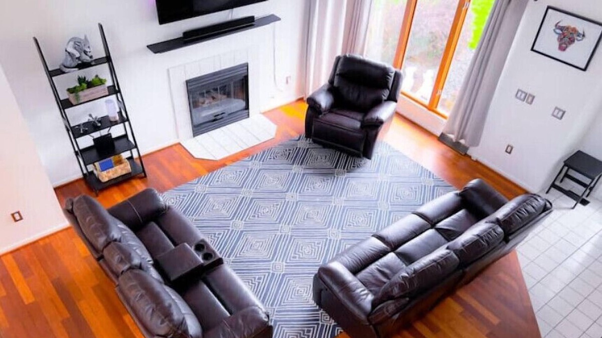 Rochester House | 3BR, Sleeps 6, Onsite Parking & Gym Accessn