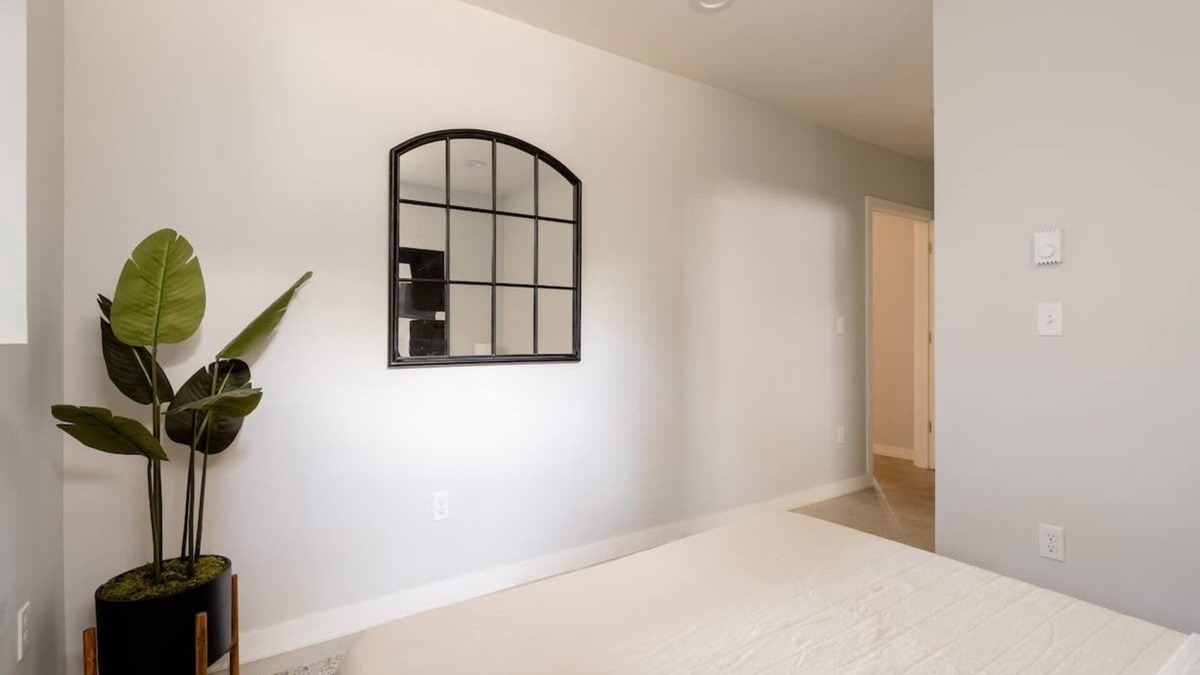Belmont Apartment | 3BR Sleeps 8 Foodie Haven SE Portland