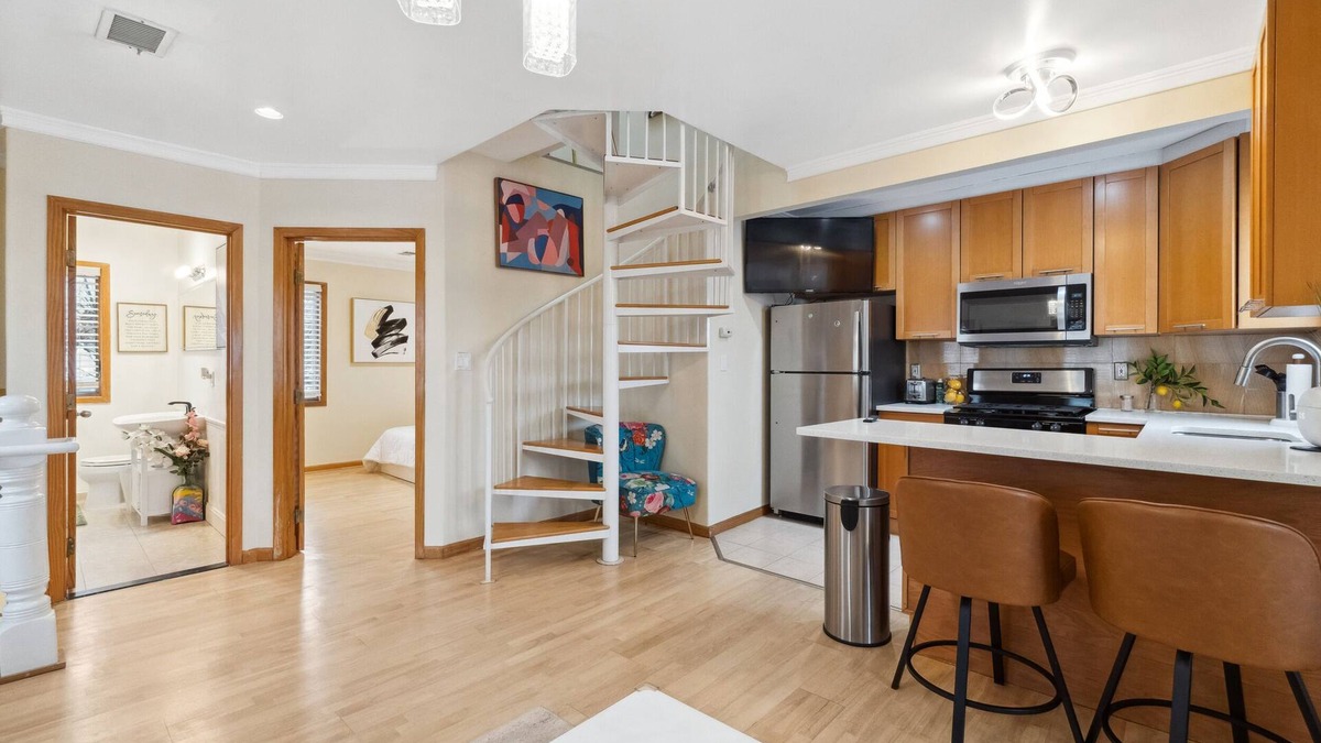 Ampere House | 3BR Spiral staircase Loft