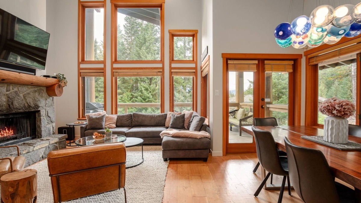 Nordic Estates House | 3BR | Taluswood | Ski-in/Ski-out | Private Hot Tub | King Bed w/Ensuite | Deck w/BBQ