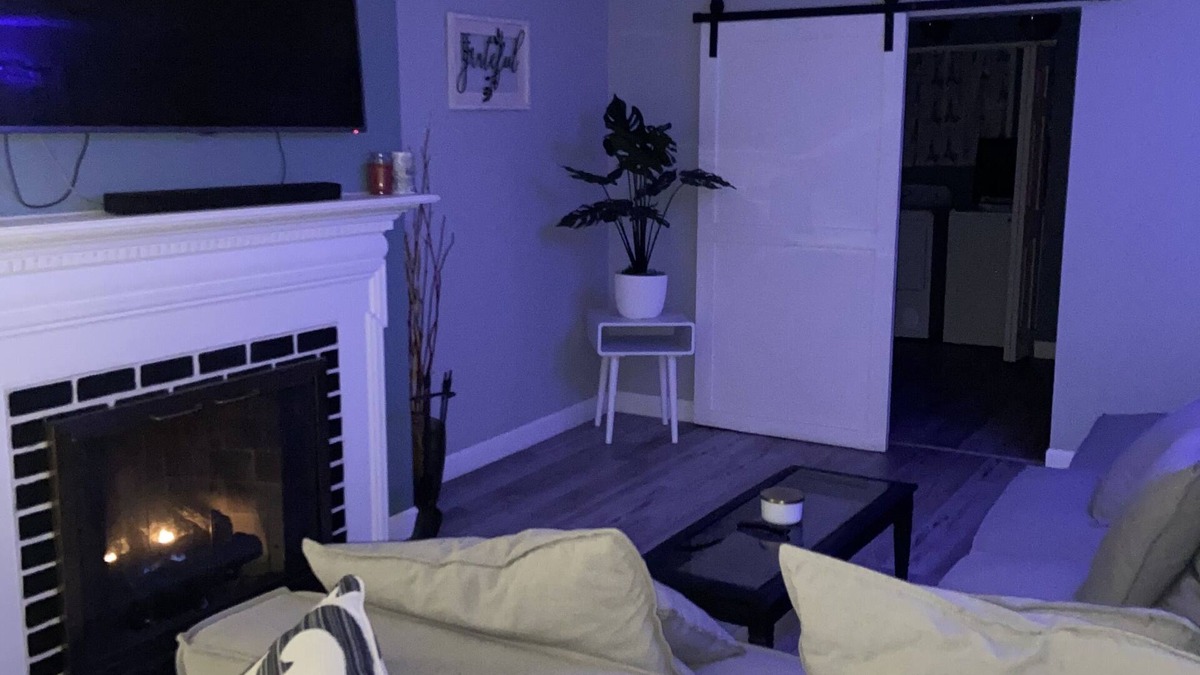 South Bend House | 3BR TANNING BED/SAUNA/HOTTUB 3.9 miles to NOTRE DAME