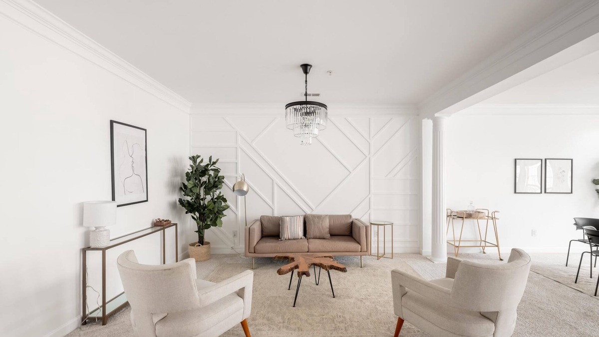 Alexandria House | 3BR Townhouse in Alexandria w/Parking