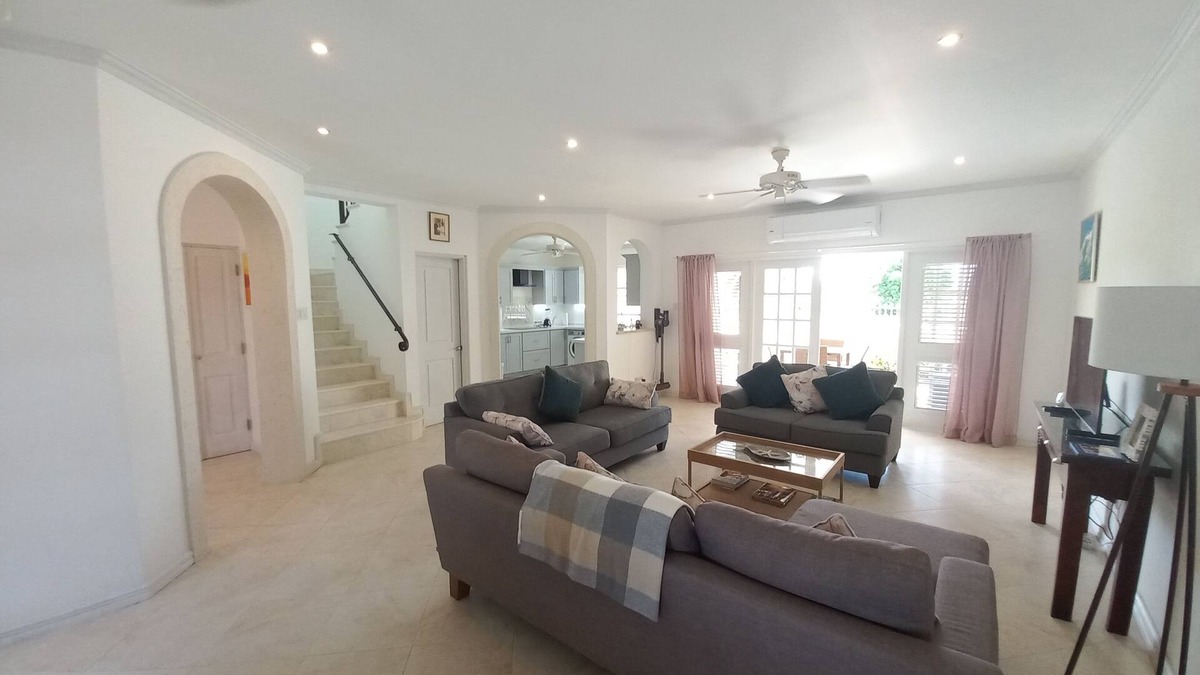 Little Battaleys House | 3BR Townhouse - with Pool and Partial Sea View from Main bedroom