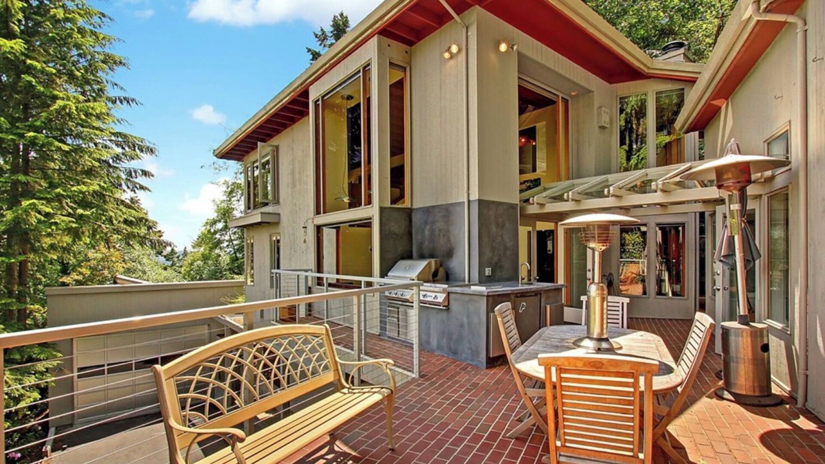 Seattle House | 3br urban oasis with lake views, swimming pool, hot tub, steam shower and sauna.