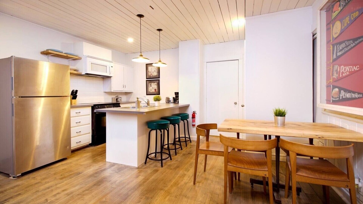 Upper Beaches House | 3BR w/Parking Family-Friendly Home Away from Home in The Beaches