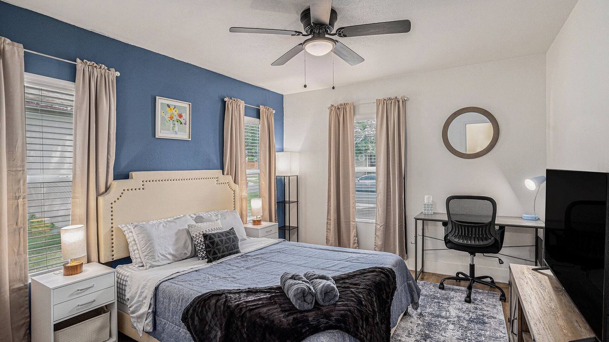 Edison House | 3BR with 300 Mbps WiFi & Nugget Ice Maker - Perfect for Groups & Business Travel