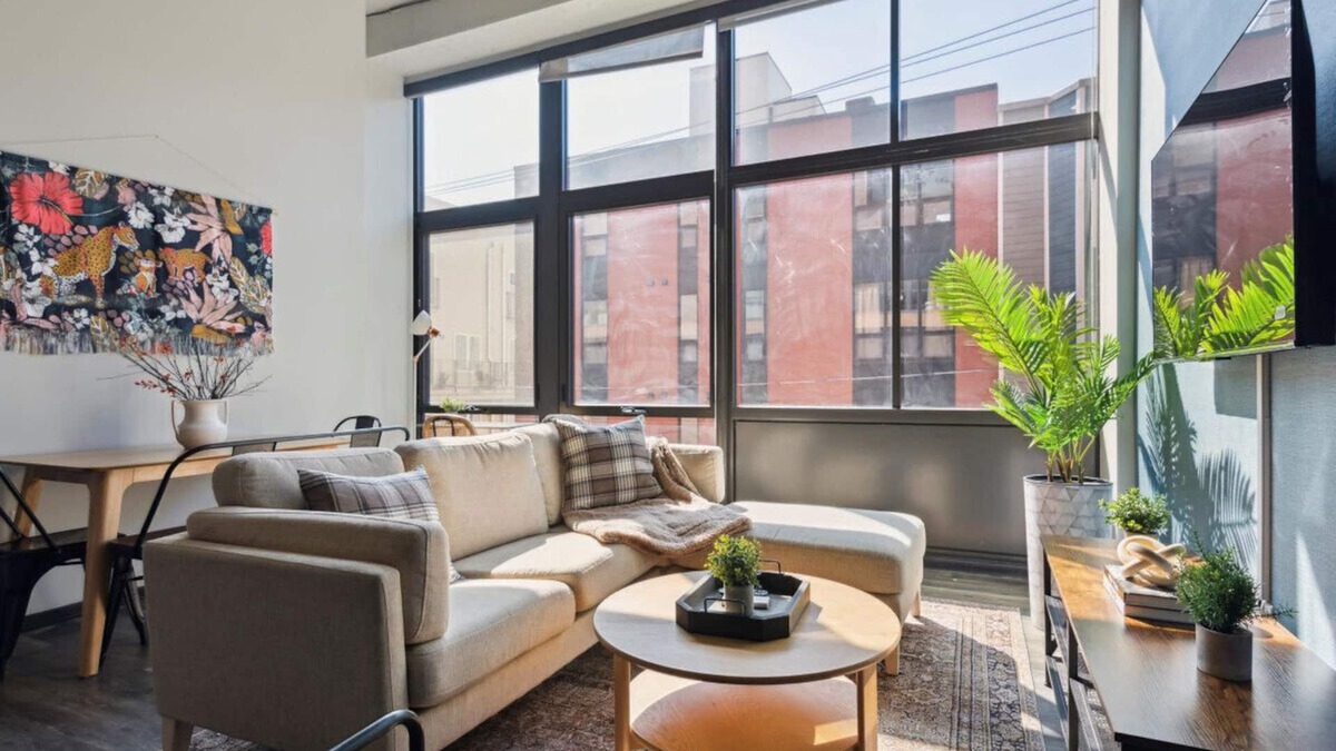 Fairmount Apartment | 3BR with Gym, Game Room, Center City| The Sunlight Apt