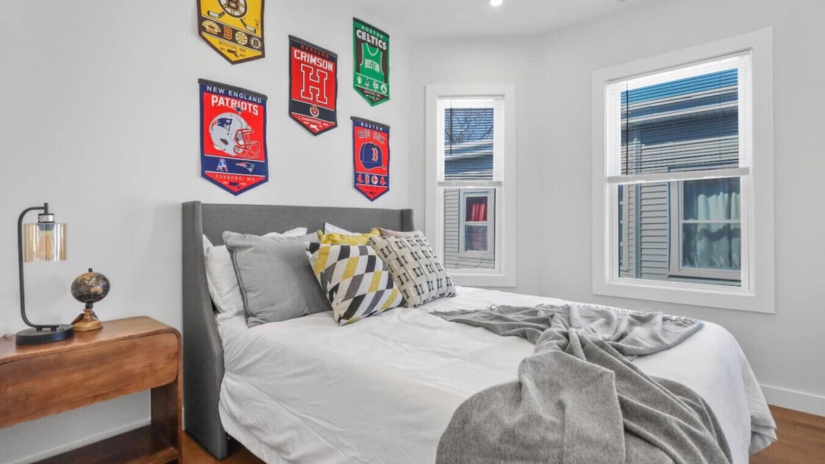 East Somerville Apartment | 3BR2Bth TD Garden/MIT/Harvard/BOS/3 Parking Spaces