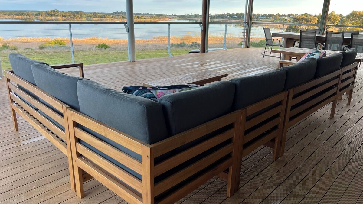 Alexandrina House | 3fams/16people - Large House, Lake access & view, large property