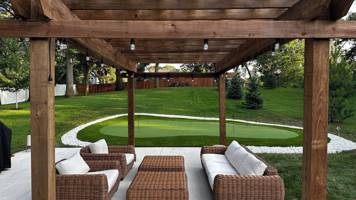 Blaine House | 3M Open, Pristine newer home, 5 min from TPC, practice putting green, sleeps 6
