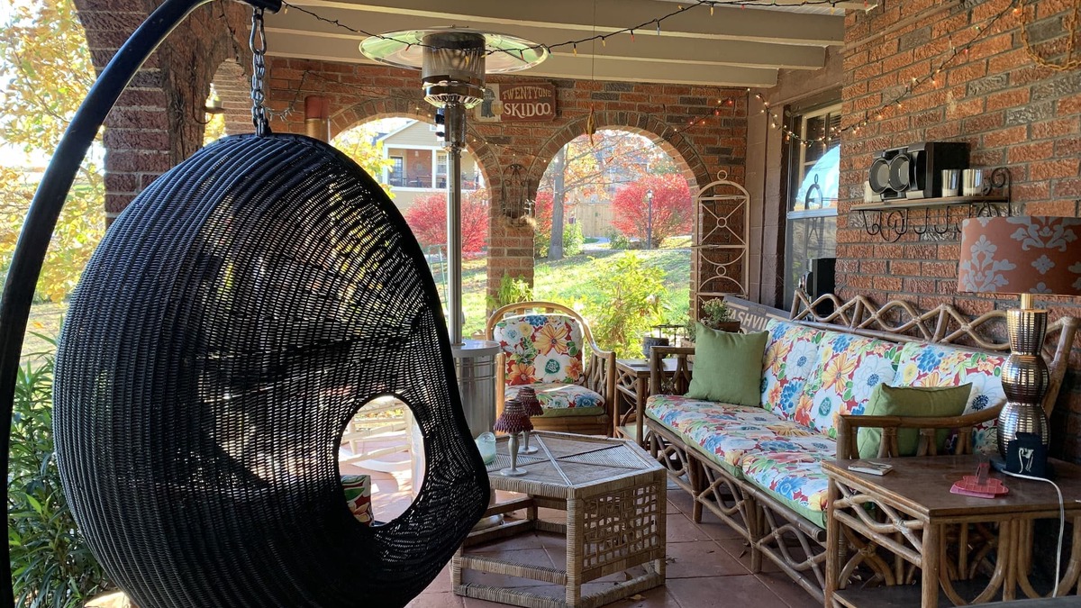 East Nashville Apartment | 3mi to downtown, packed w/extras, serene porch, swings, lights & music