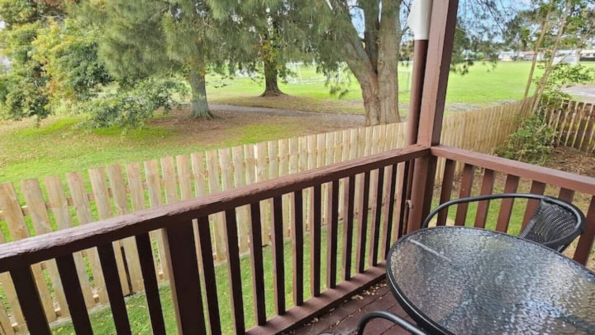 Hamilton Lake House | 3min to Hospital- No extra guest fee- Pet Friendly