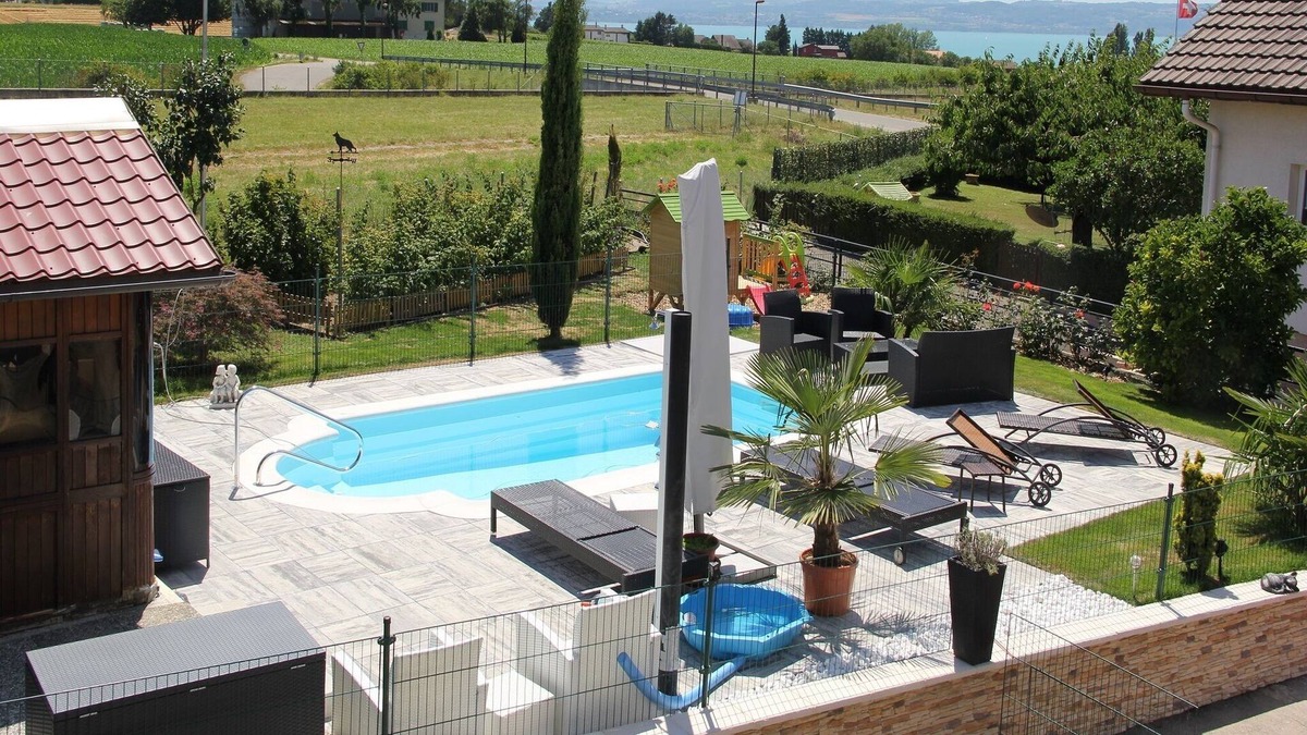Bevaix Apartment | 3pc apartment with independent entrance, swimming pool, jacuzzi and garden.