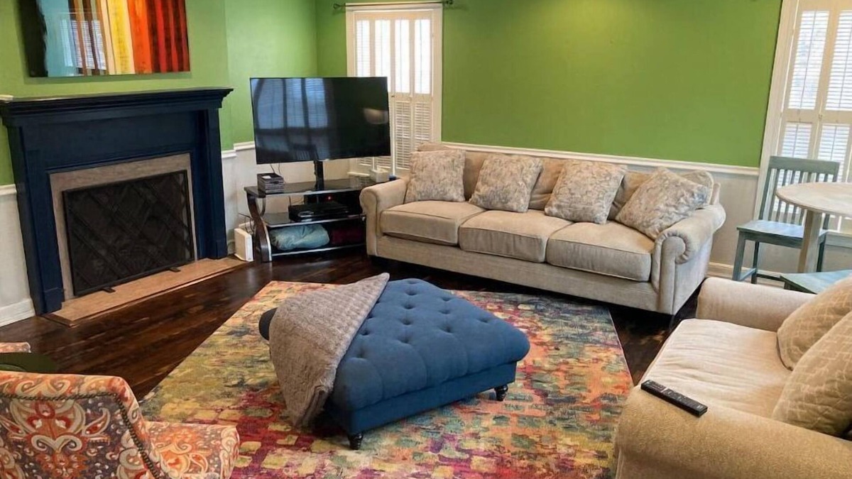 Abilene House | 3pm checkout, Comfy Beds, Big Porch, Pool Table, Ping Pong, Grill, HBO