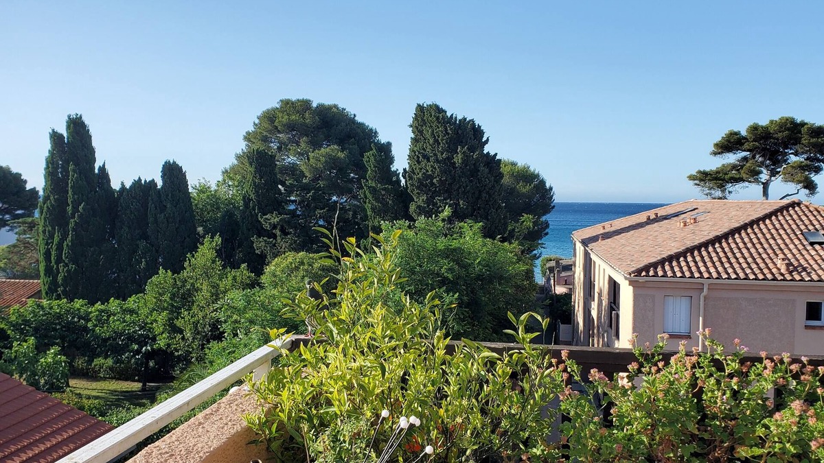Les Sablettes Apartment | 3rd floor apartment with private passage leading to the sandy beach