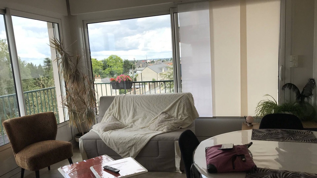 Laval Apartment | 3rd floor apartment with terrace and lift