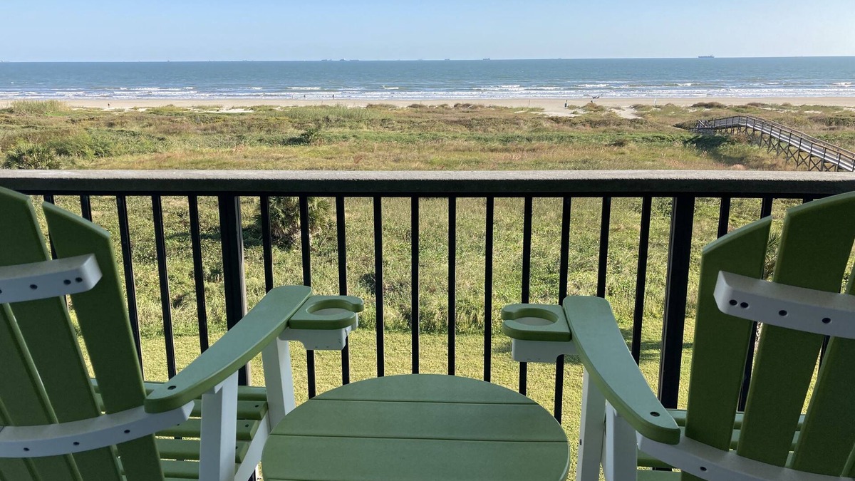 Galveston Condo | 3rd Floor Beachfront Condo with a Fantastic view of the Gulf —Sleeps 2.