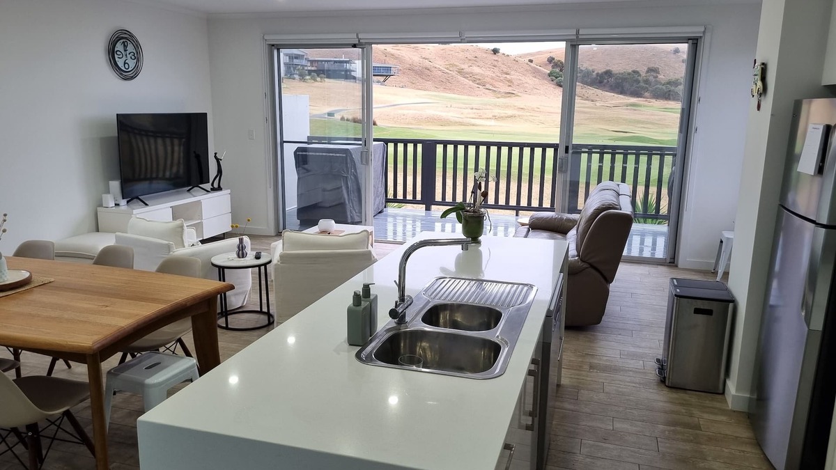 Normanville House | 3rd on Troon - A golfer's paradise at Links Lady Bay.