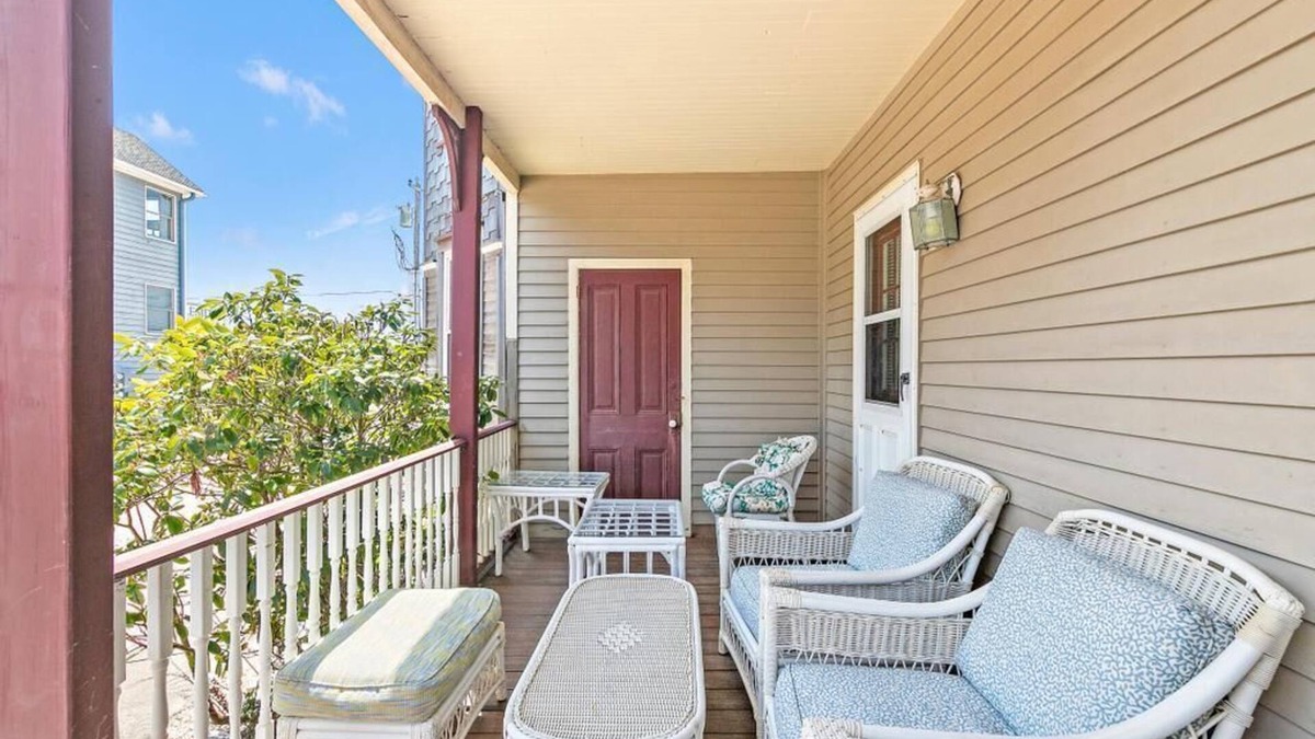 Beach Haven Apartment | *3rd to Beach*Beautiful*Clean*Victorian, *Across VETERANS Prk*Beach Haven