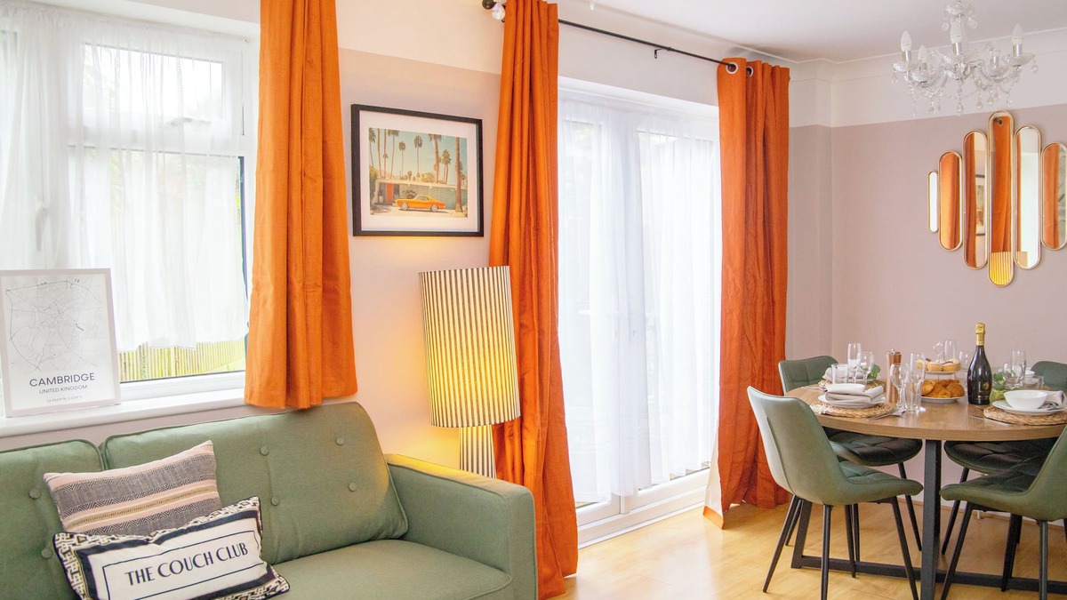 Sawston Apartment | 3x Bed Elegant Home with Parking