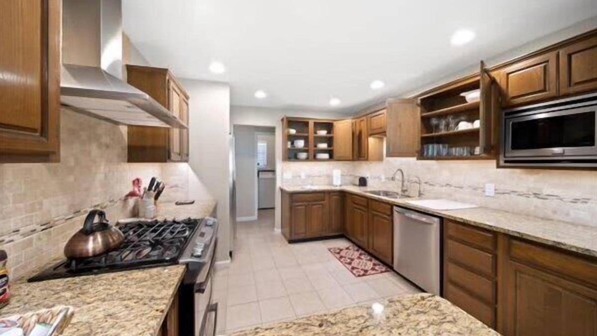 Broken Arrow House | 4/2 BR Ranch House on Golf Course, Tulsa!
