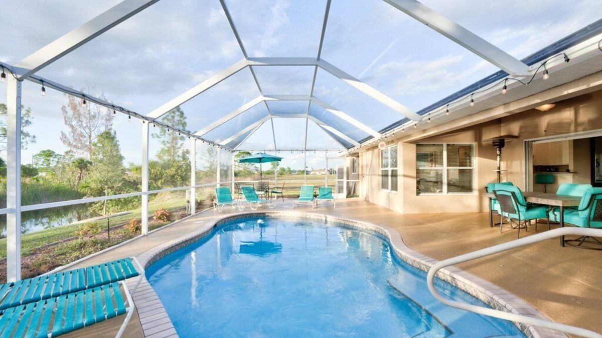 Jacarandas House | 4/2 Heated Pool Home Turquoise Anchor Sleeps 10 Near Downtown Ft. Myers