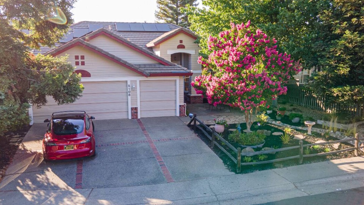 Rocklin House | 4/2 Model Home with EV Charger in Inviting Cul-de-sac