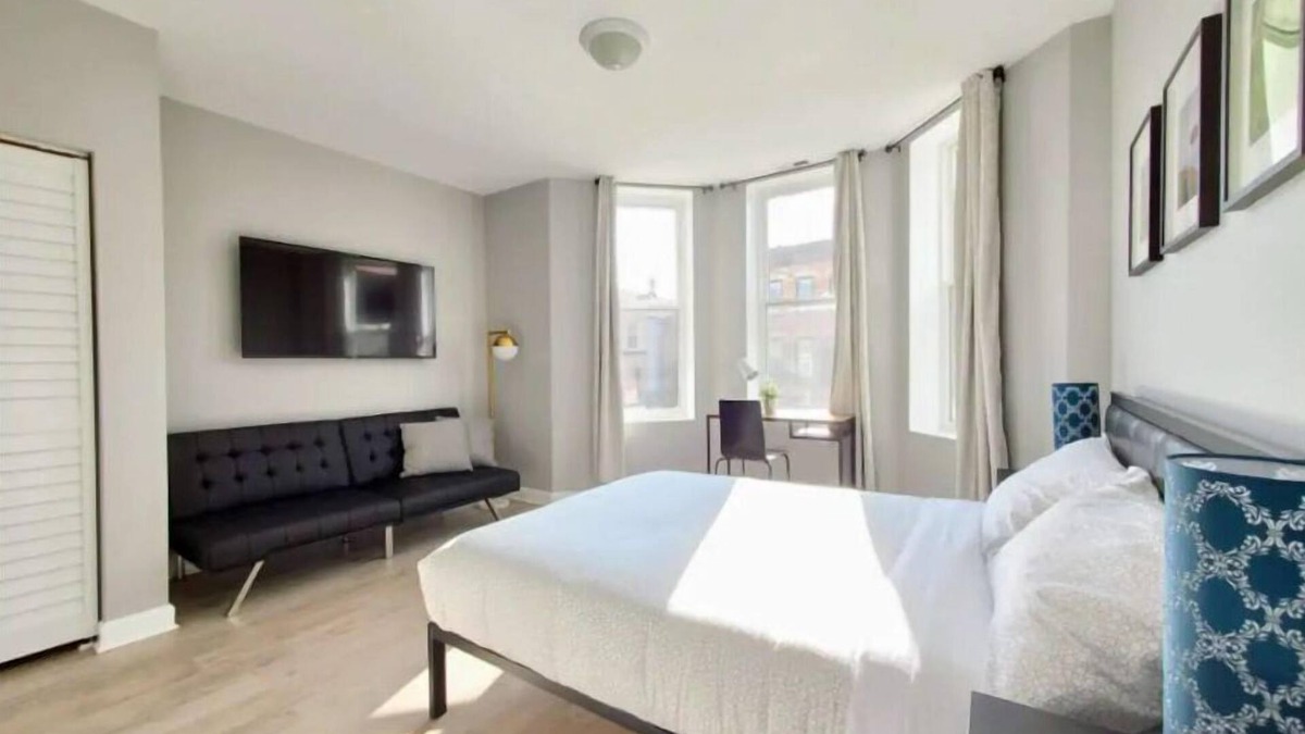 Armour Square House | 4 #2N - 4 Bedroom/4 Bath Condo - McCormick Place, Wintrust Arena, Chinatown