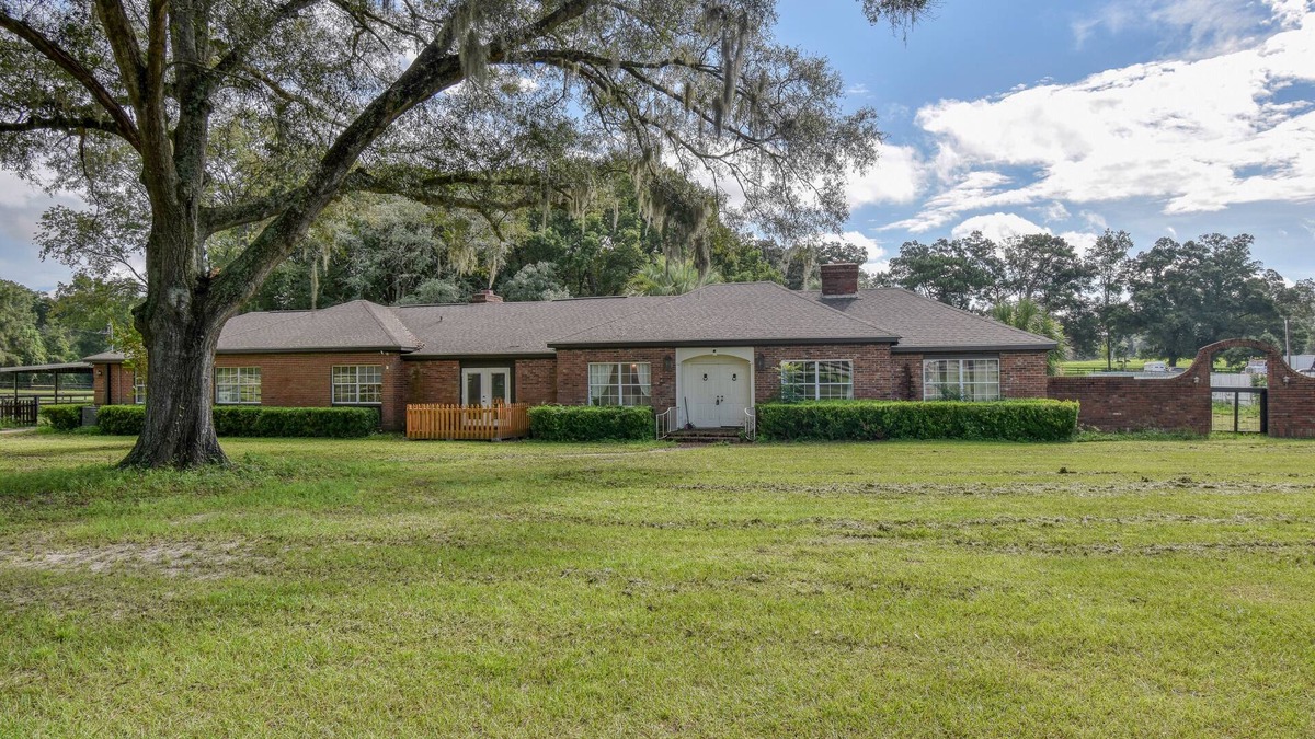 Fellowship House | 4/4 Main home with 2/1 guest cottage, Private 10 Acre Home -2 min drive from WEC