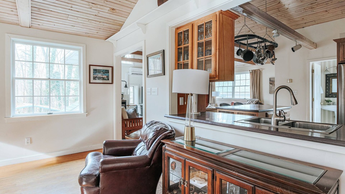 State College Cottage | 4.5 miles from beaver stadium!